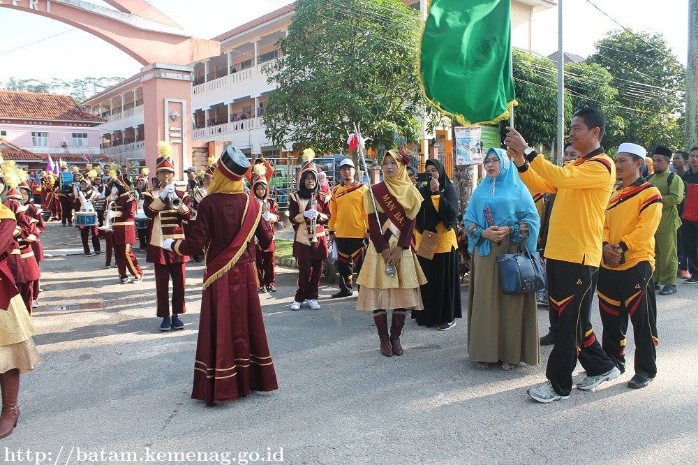 Kakankemenag Batam Lepas Pawai Taaruf Pekan Muharram Madrasah