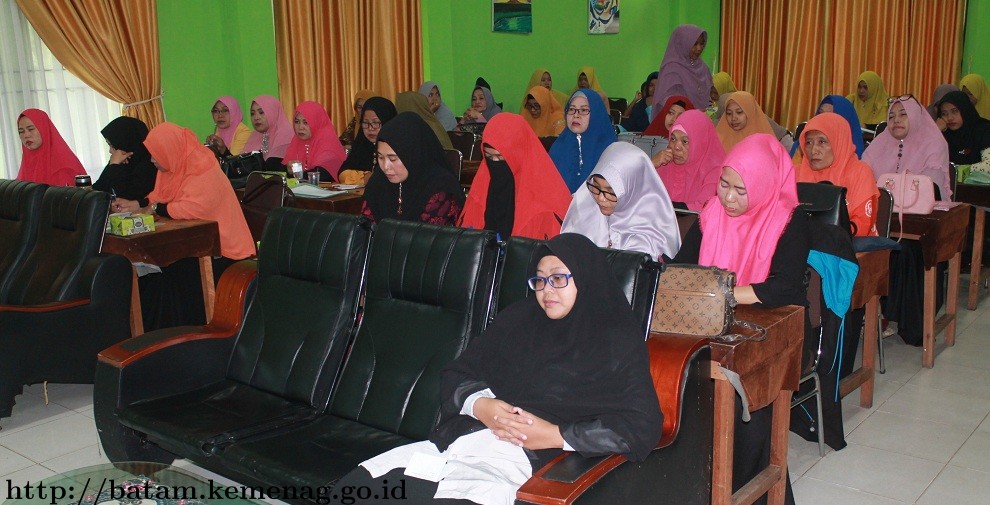 Puluhan Ibuk Rumah Tangga Ikuti Bimbingan Pengelolaan Keuangan Keluarga