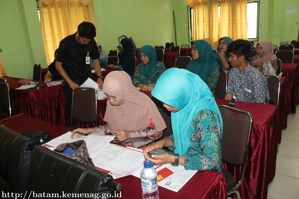 Tenaga Pendidik dan Kependidikan Honorer RA, MI dan MTs se Kota Batam Sudah Mulai Melakukan Pembukaan Rekening