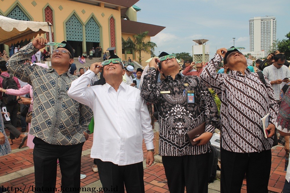 Kakankemenag Batam Saksikan Gerhana Matahari Cincin