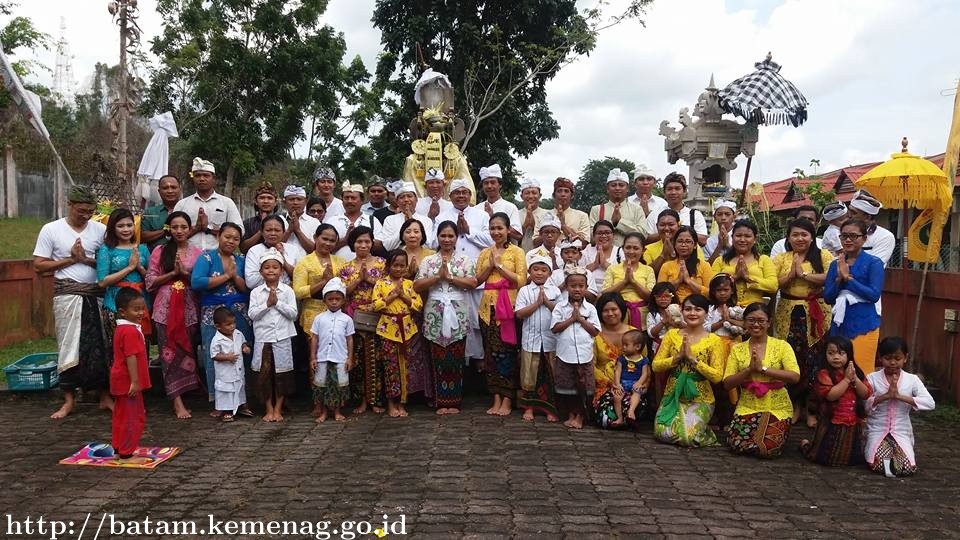 Umat Hindu Batam Gelar Persembahyangan Hari Raya Kuningan