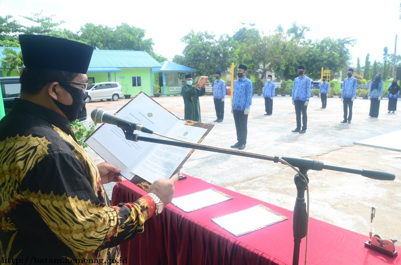 Kemenag Batam Gelar Pelantikan Dan Pengambilan Sumpah PNS