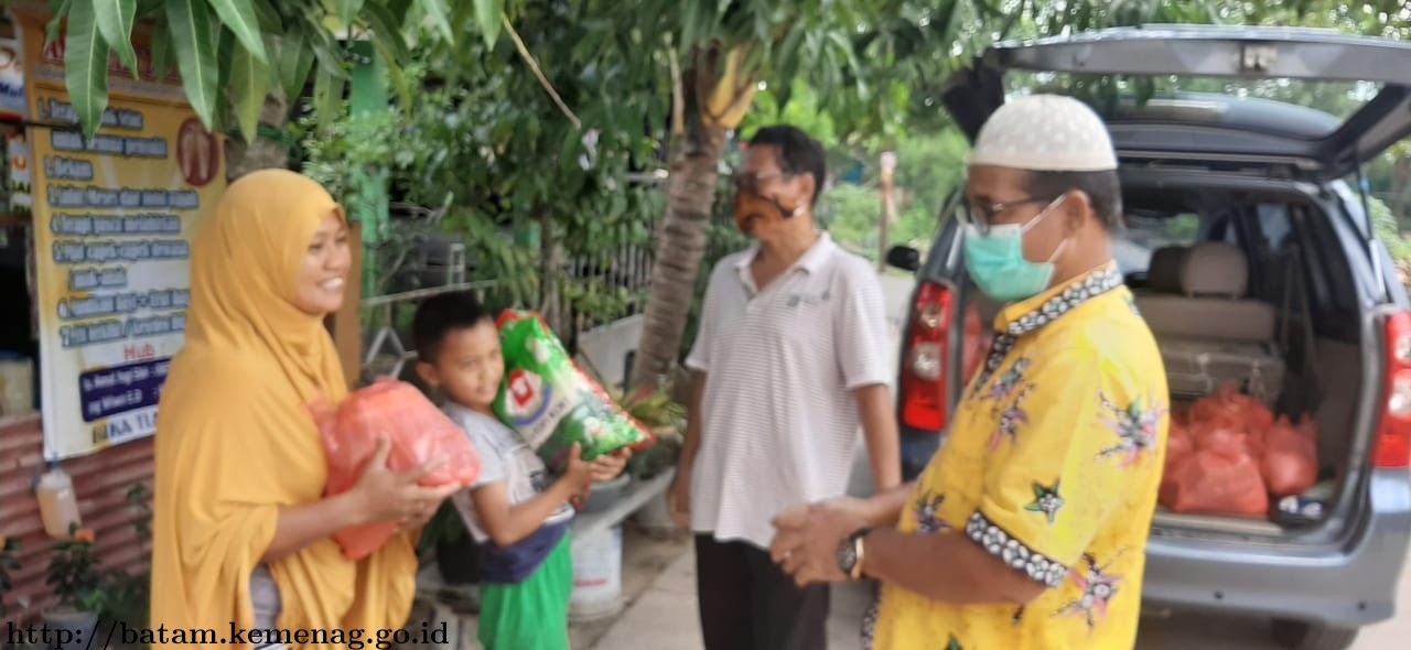 MIN 2 Batam Berbagi Sembako Ditengah Pandemi Covid 19 Secara Door To Door