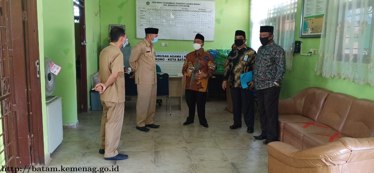 Kunjungi KUA Bengkong, Kakanwil Titipkan Beberapa Pesan
