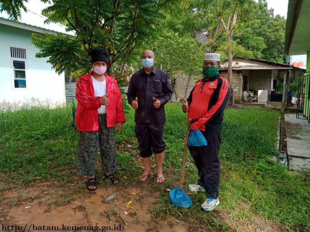 KUA Lubuk Baja Manfaatkan Lahan Kosong Untuk Apotik Hidup