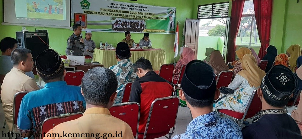 Pembinaan Guru dan Karyawan MIN 2 Hadirkan Ahli Dongeng