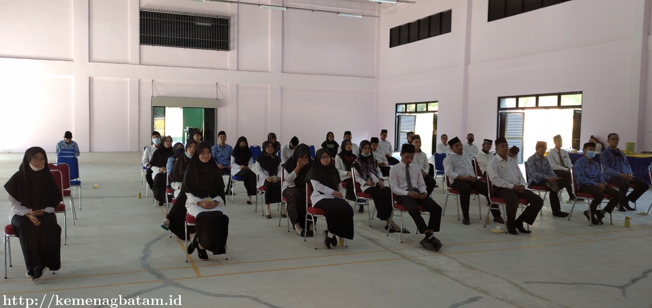 Berikan Pembinaan Di MAN IC Batam, Kasubbag TU Kemenag Kota Batam Tekankan Pentingnya Rasa Syukur