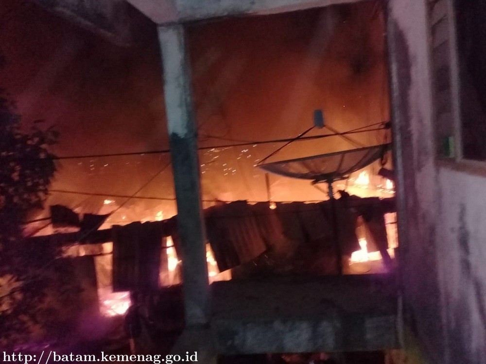 Puluhan Santri Dan Guru Pengasuh Kehilangan Tempat Tinggal