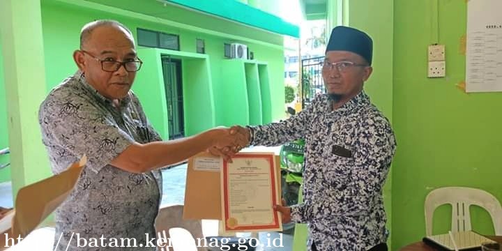 Kemenag Serahkan Blangko Ijazah PP Salafiah di Kantin