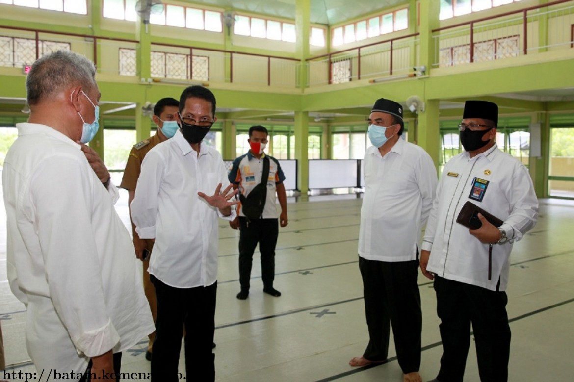 Wakil Walikota Batam Berkeliling Masjid Memastikan Pelaksanaan Protokol Kesehatan