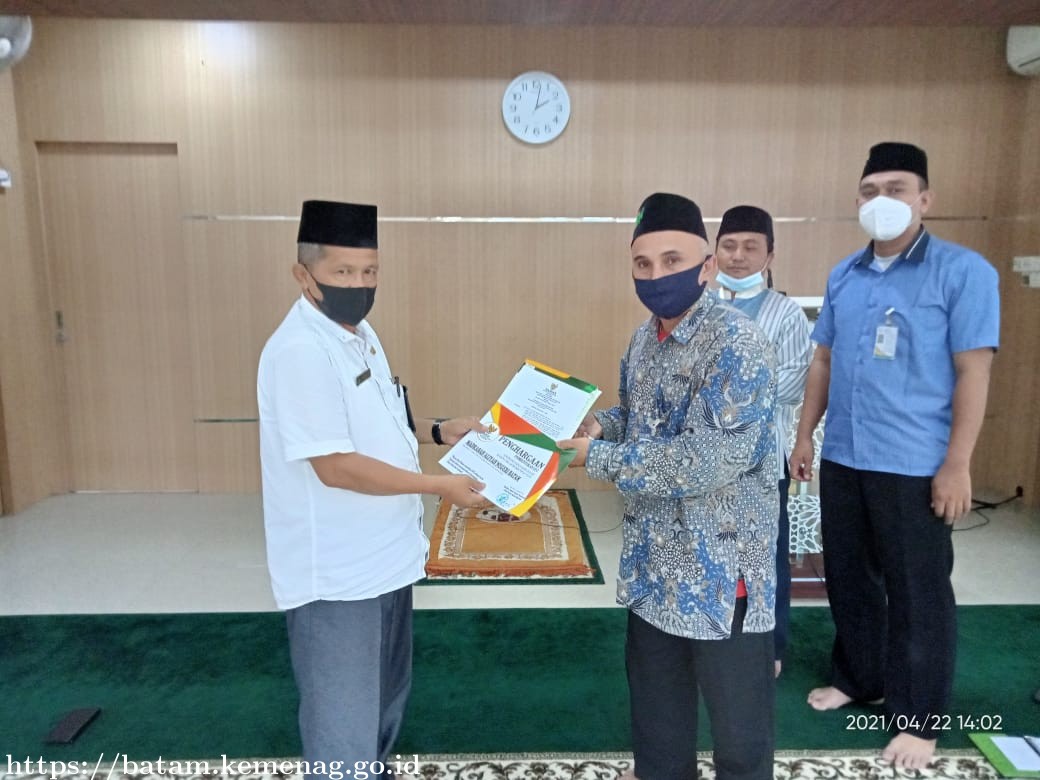 MAN Batam Terima SK UPZ dari Baznas Kota Batam