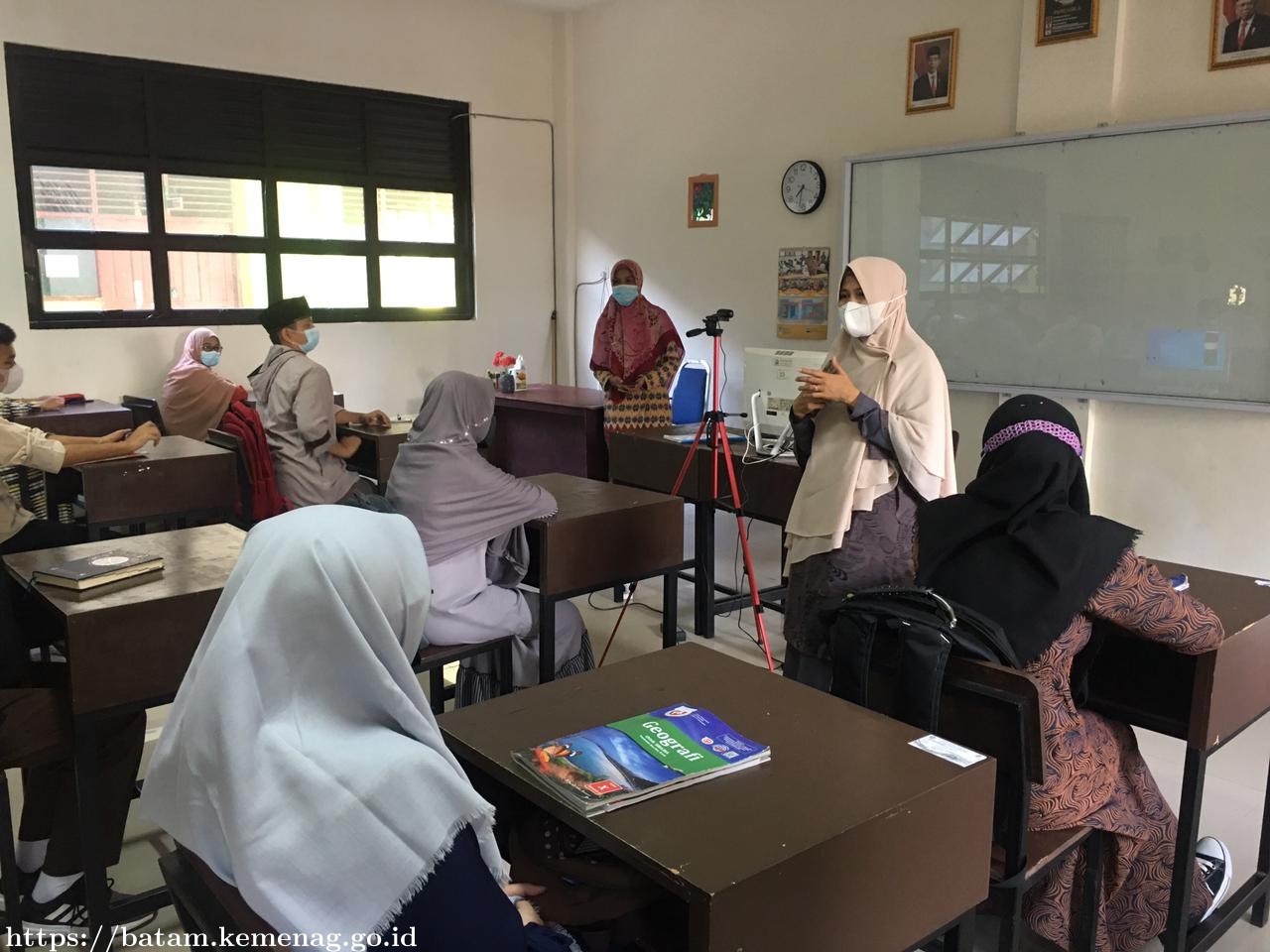 Gugus Tugas Covid 19 MAN Batam Sosialisasikan Disiplin Prokes Kepada Seluruh Pelajar