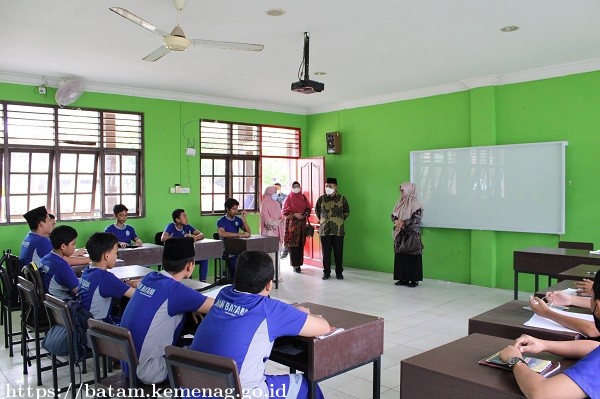 Kunjungan dan Monitoring dari Kepala Bidang Madrasah Kanwil Kemenag Kepri di MAN Batam