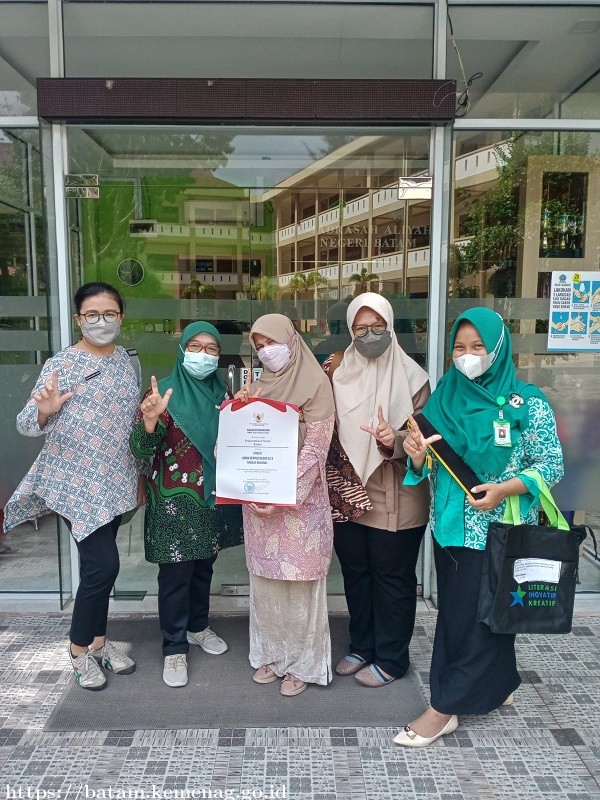MAN Batam Terima Piagam Penghargaan dari Perpusnas