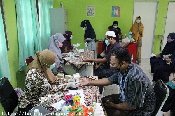 Laksanakan Pemeriksaan Kesehatan GTK MAN Batam