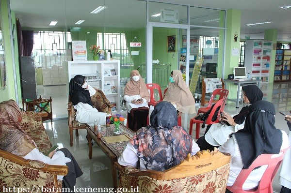 MAN Batam Terima Kunjungan Kepala Perpustakaan MTs Bengkong