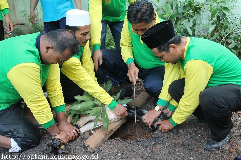 Kakankemeng Batam Awali Penyembelihan Hewan Qurban