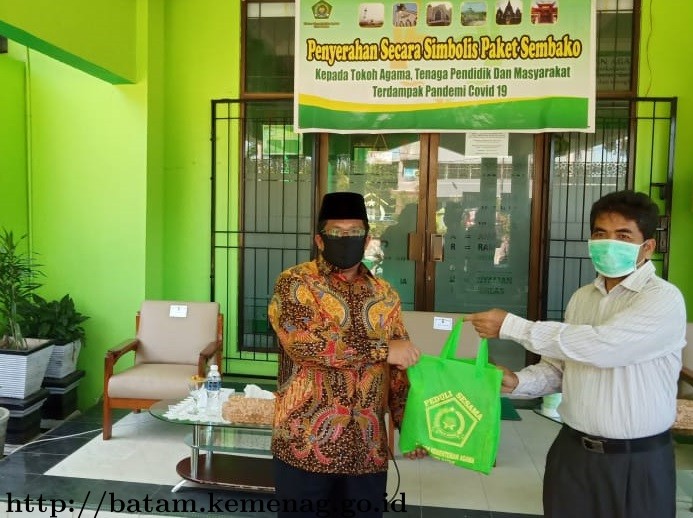 Kemenag Batam Distribusikan 500 Paket Sembako