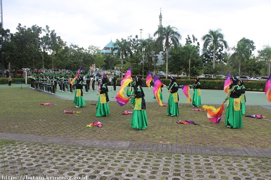 Marching Band MAN Batam Meriahkan Upacara HAB Kemenag Ke-76