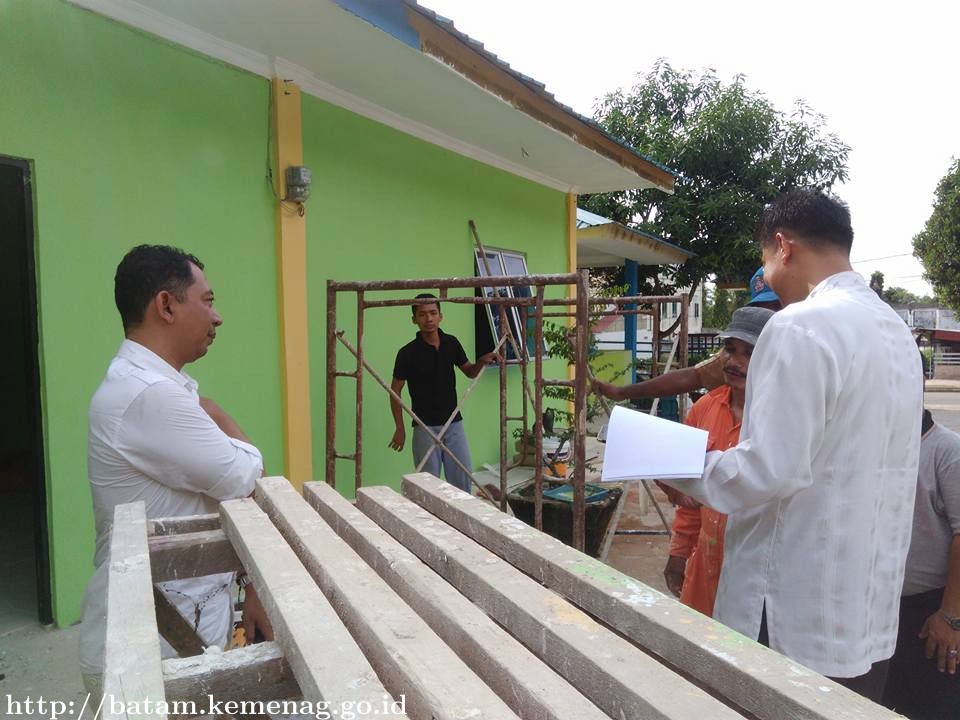 Erizal Tinjau Pengerjaan Finishing Gedung Pelayanan Haji