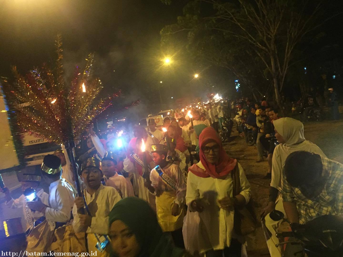 Pawai Obor Meriahkan Malam Takbiran di Sekupang