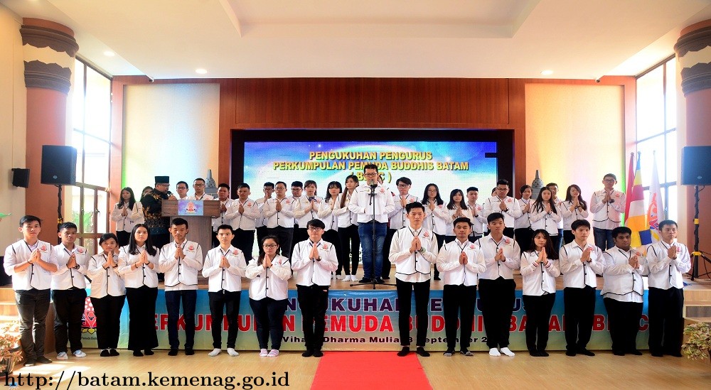 Kemenag Batam Kukuhkan Pengurus Perkumpulan Pemuda Buddhis Batam
