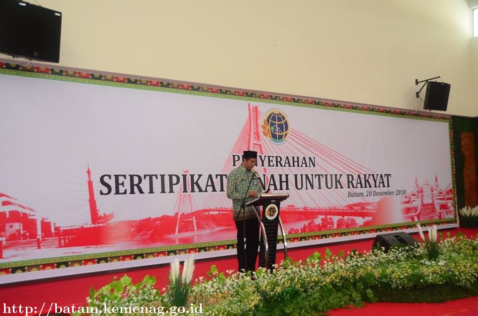 Penyerahan Sertifikat Tanah