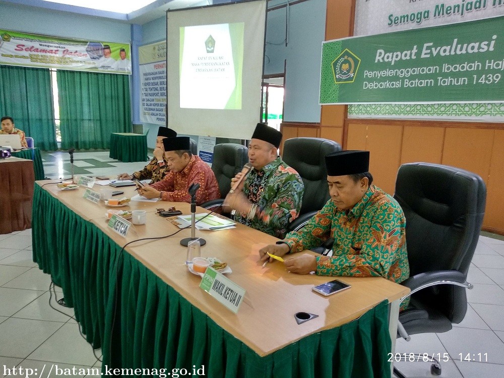PPIH Embarkasi Haji Batam Gelar Rapat Evaluasi Fase Pemberangkatan.